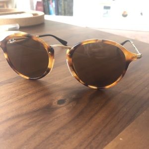 Ray Ban Round Fleck
